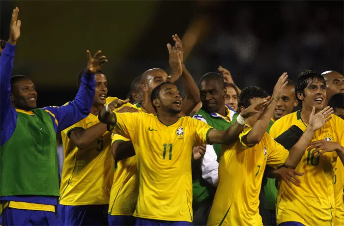 למרות הניצחונות המשכנעים, בברזיל רחוקים מלהיות באופוריה. שחקני הנבחרת חוגגים