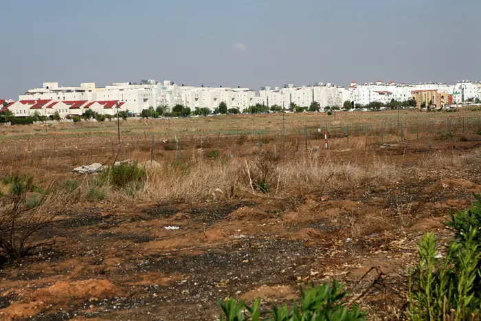 חברות נדל"ן מחזיקות בקרקעות בלי לבנות עליהן