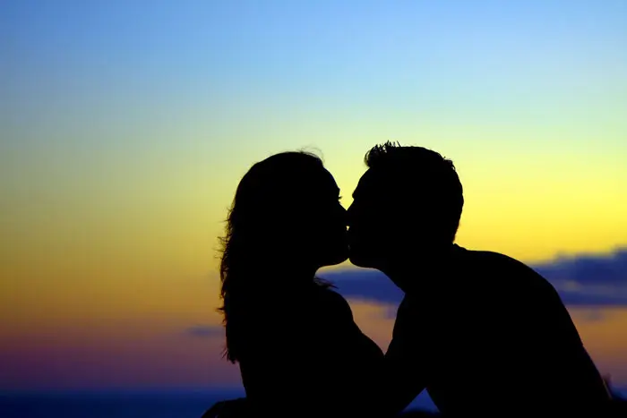 נשיקה מזכירה מבחינה אנרגטית את תהליך קיום יחסי המין