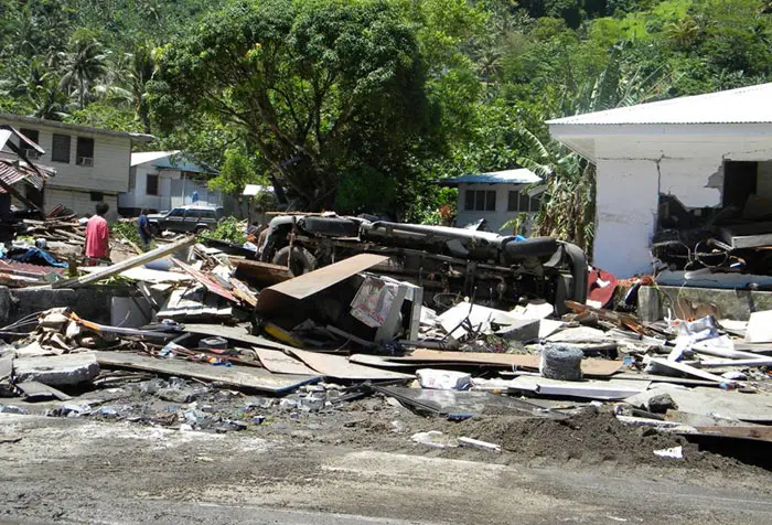 הרס באי סמואה בעקבות הצונאמי ב-2004