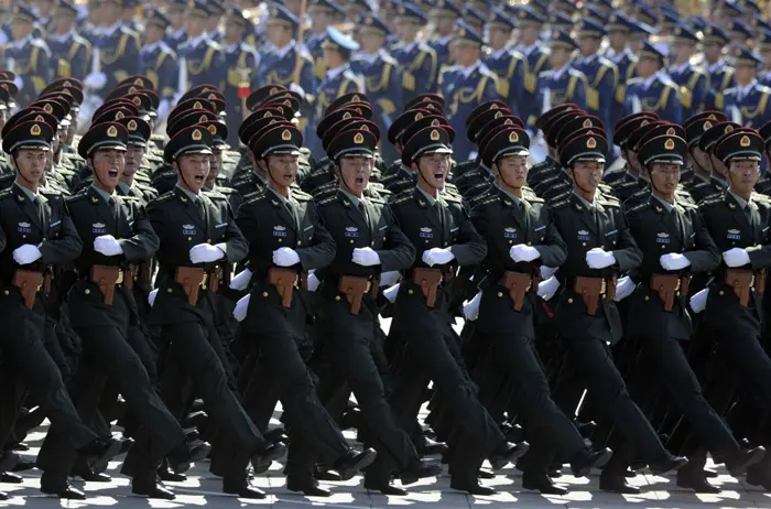 "סנקציות על חברות אמריקאיות שסוחרות בנשק עם טיוואן", מצעד של צבא סין