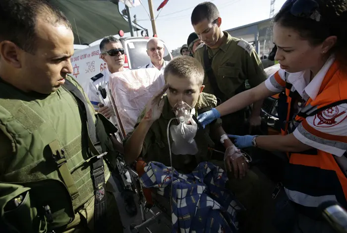 החייל נפצע באורח קל מדקירה בצווארו על ידי פלסטיני