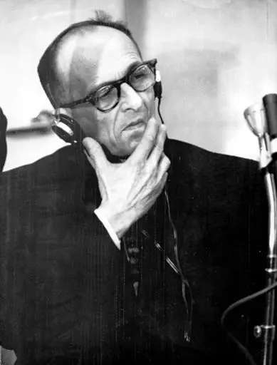ב-1960, הוטס אהרוני לבואנוס איירס על מנת להתחקות אחר עקבותיו של אדולף אייכמן. אייכמן במשפטו