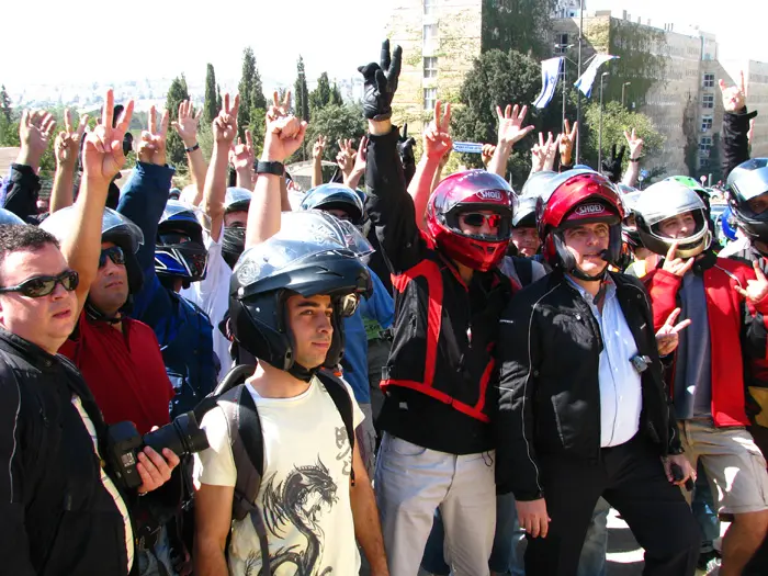 ניצחון קטן לרוכבים: השיגו דחיה של שבועיים בגזירות המס