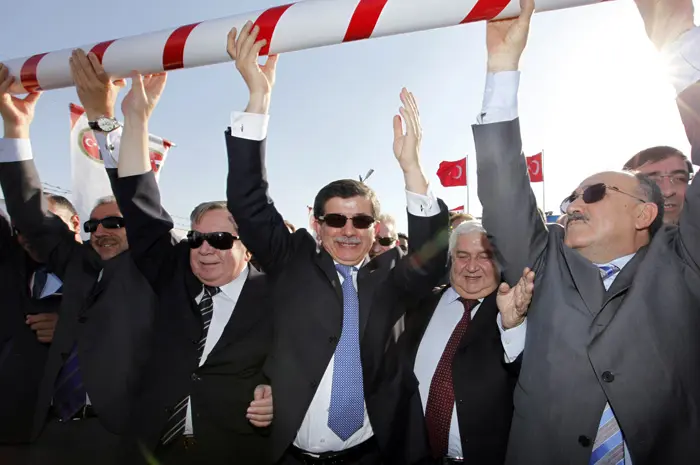 שרים טורקים וסורים בטקס הרמת גדר