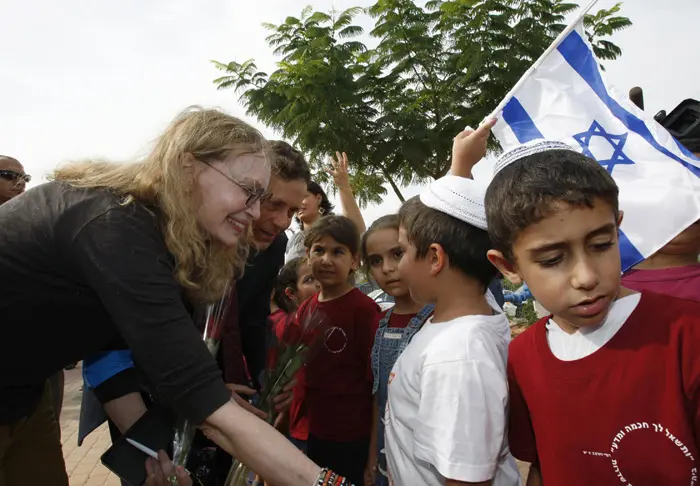 "ביקרתי בעזה וביקרתי גם בבית ספר בישראל. שמעתי את הסיפורים של הילדים. הם פוחדים לקום בבוקר לבית הספר