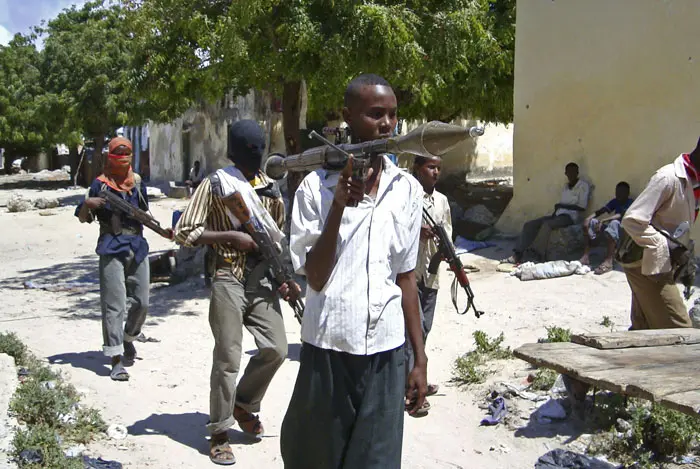 - מורדים סומלים עם נשק ארטחירי ברחובות מוגדישו