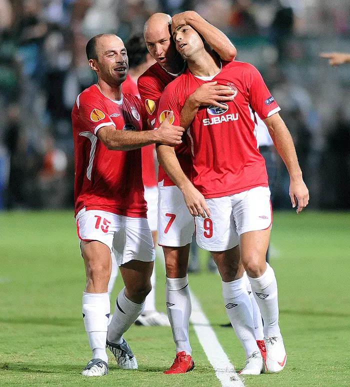 ינחתו לקרקע? שחקני הפועל תל אביב חוגגים ביום חמישי