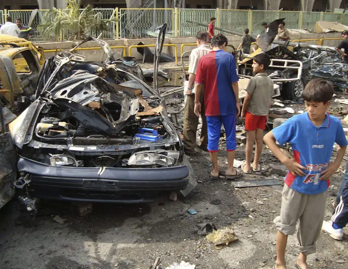 155 בני אדם נהרגו בהתפוצצות שתי מכוניות ביום ראשון סמוך למשרדים ממשלתיים בבירה העירקית