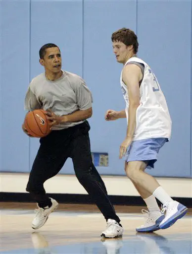 בחור ספורטיבי. הנשיא אובמה בפעילות ספורטיבית אחרת