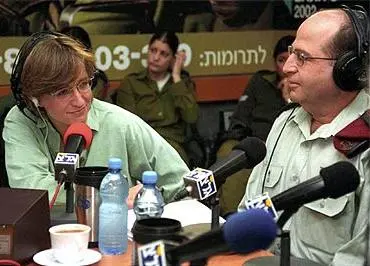 הרמטכ"ל משה יעלון מנחה השירותרום בשנה שעברה