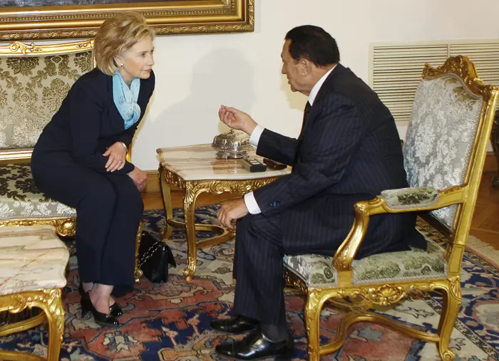 הילרי קלינטון סיימה את הביקור שלה באזור בפגישה עם נשיא מצרים חוסני מובראק