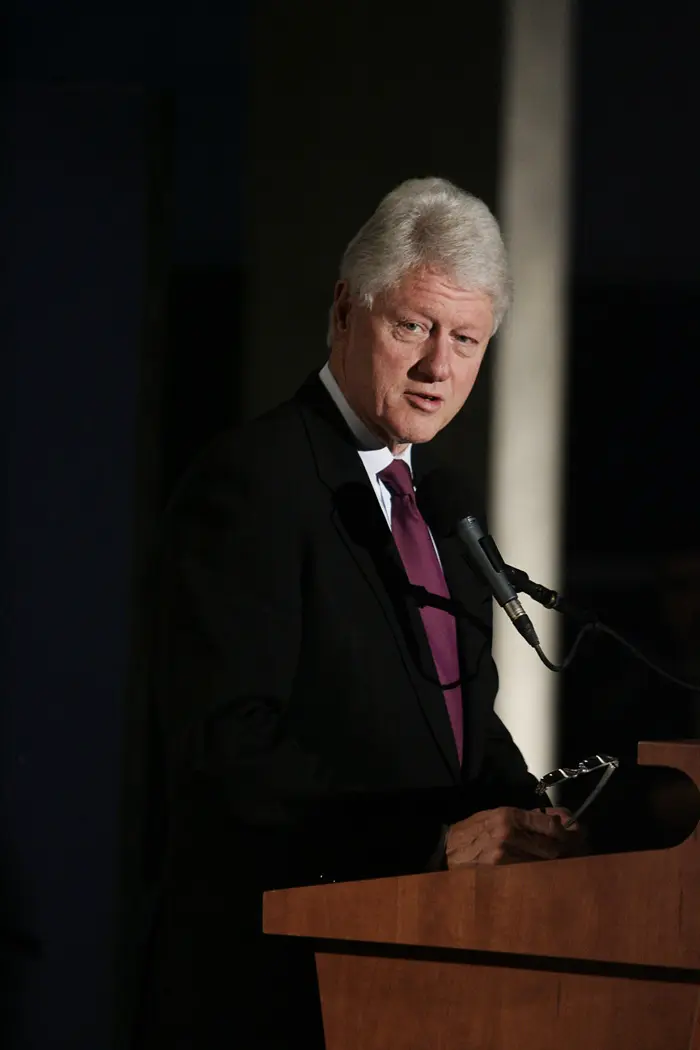 גם ביל קלינטון יגיש יד מסייעת לנפגעי רעש האדמה בהאיטי