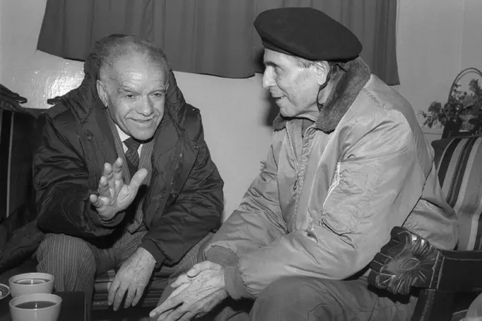 הגנרל אנטואן לאחד עם יצחק שמיר ב-1989. היו ימים