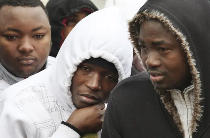 מבקשי מקלט מדיני בפתח מחנה אוהלים בבריסל