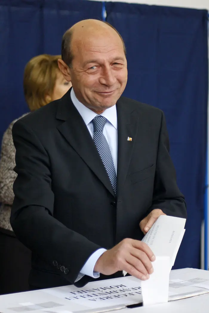 טראיין באששקו מצביע נשיא רומניה