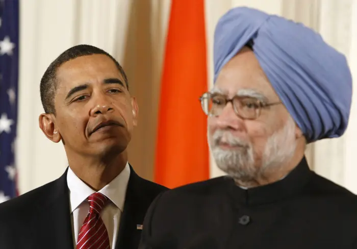 ממשל אובמה מדגיש את חשיבות הדיפלומטיה הדו-צדדית. ברק אובמה וראש ממשלת הודו מנמוהן סינג