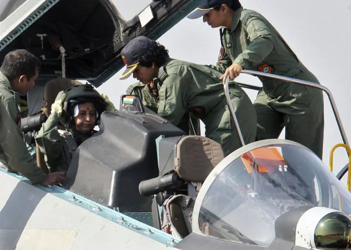 פרביטה פטיל נשיאת הודו במטוס קרב