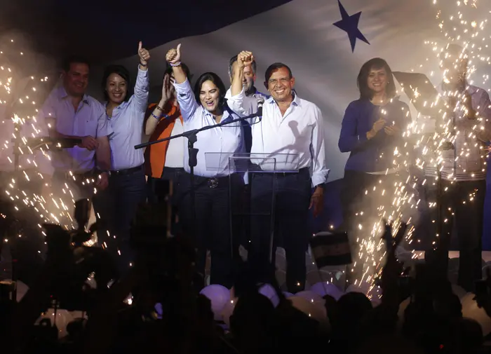 נשיא הונדורס הנבחר "פפה" לובו