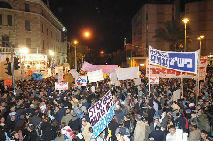 הפגנת פעילי הימין נגד ההקפאה