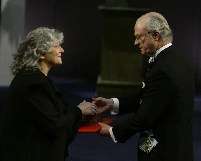 עדה יונת מקבלת פרס נובל לכימיה