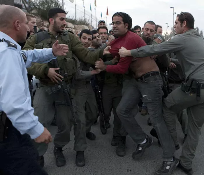 עימותים בין שוטרים ומפגינים בשייח' ג'ראח