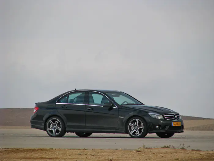 מבחן דרכים מרצדס C63 AMG