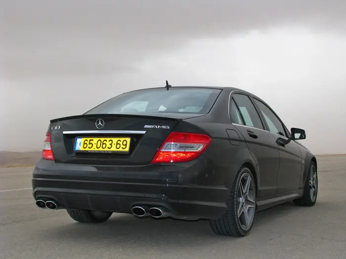 מבחן דרכים מרצדס C63 AMG