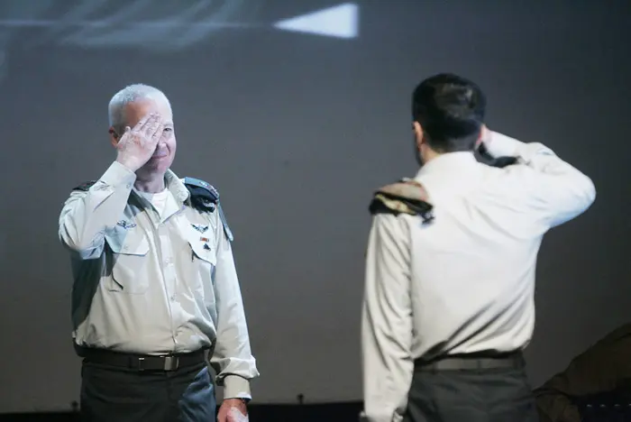 "ביום החטיפה נשמעת מתבטא באמצעי התקשורת כמי שמתחייב לעשות כל שניתן להחזרת גלעד הביתה". גלנט