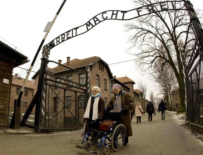"המערב מקווה לכפר על חלקו בפשעי השואה גם בהשפעת הגישה הנוצרית החדשה". אושוויץ