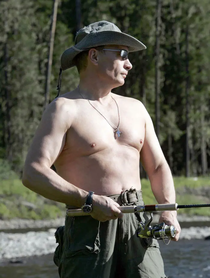 ראש ממשלת רוסיה וולדימיר פוטין במסע דיג