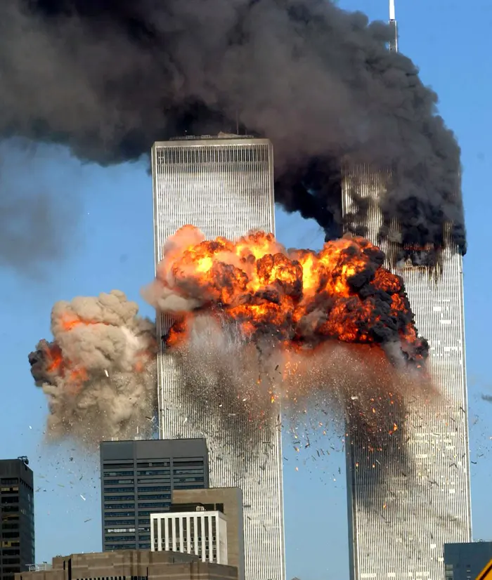 מטוס פוגע באחד ממגדלי התאומים, 11 בספטמבר 2001