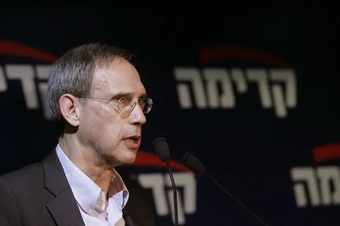 "על אירופה להטיל את מלוא כובד משקלה כדי להרתיע מפני כל איום חדש על ישראל". שי