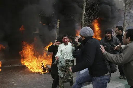 במערב חוששים לפגוע במפגינים. מחאה נגד המשטר בטהרן