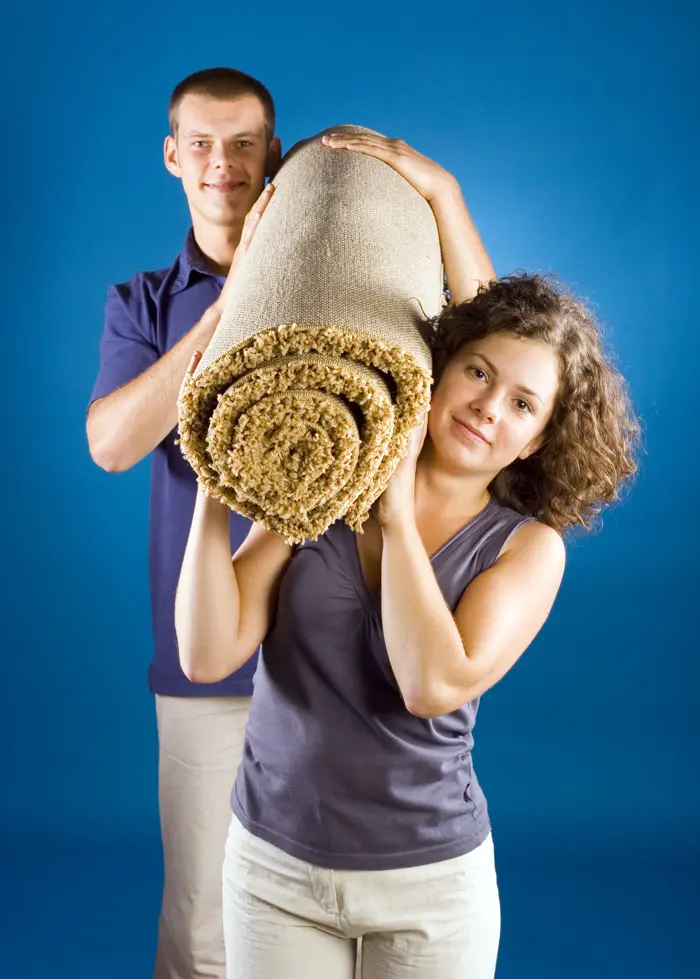זוג מחזיק שטיח