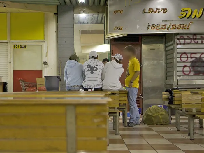 החנויות להמרת כספים של התוקפים והנרצח היו סמוכות זו לזו. התחנה המרכזית החדשה בת"א