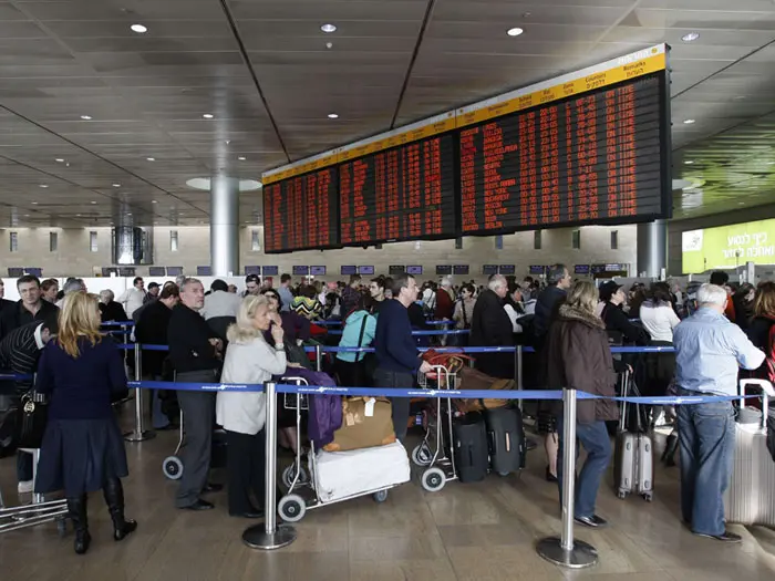 עוצרים בעמק יזרעאל בדרך לחו"ל. שדה התעופה הלאומי בן גוריון