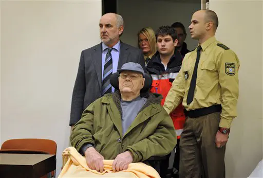 לא הגיב הנאשם למתרחש סביבו ונשאר קפוא על כסאו. דמיאניוק היום בבית המשפט