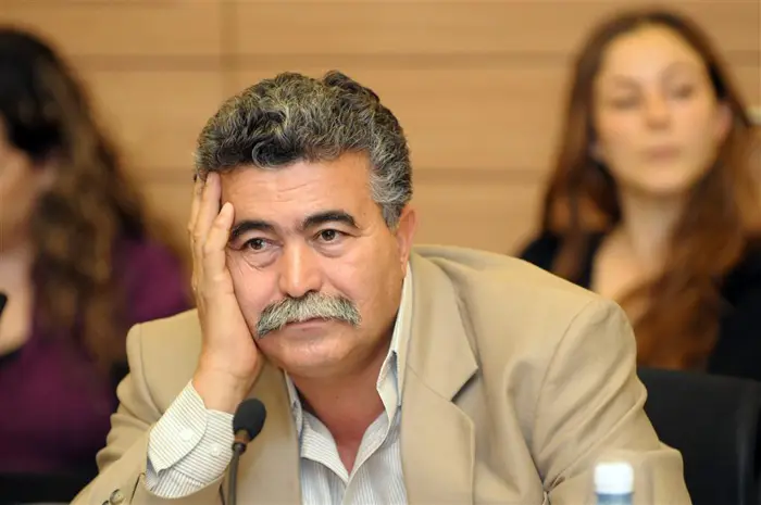 "ואין כל כוונה לעשות הצגה של סולחה מזויפת". פרץ