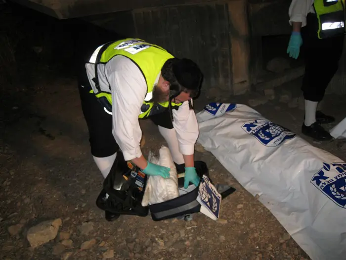 צוותי מגן דוד אדום פינו את הפצועים לבתי החולים
