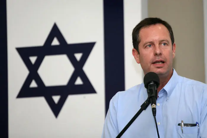 "אין בעיני מקום ראוי מהכנסת לתרומה של ממש בתחום הציבורי". פינס