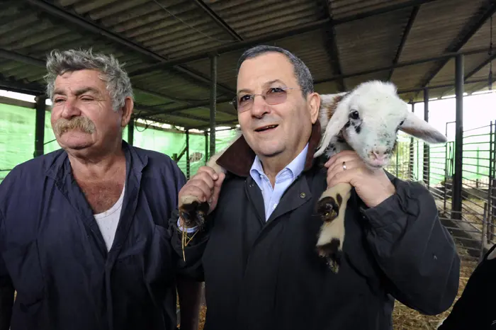 תושבי המועצה האזורית מגילות ים המלח אשר היו חברים במפלגת העבודה, הודיעו על פרישתם. ברק