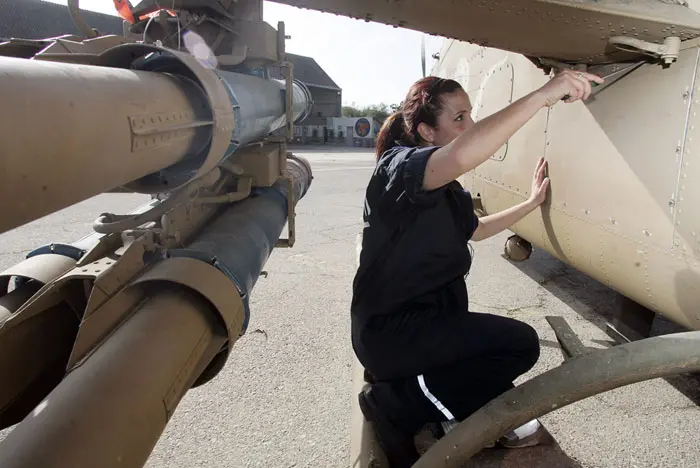 חיילות במערך הטכני של חיל האויר פברואר 2010