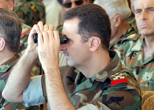 הורה להפיץ את הסרטון? נשיא סוריה, בשאר אסד, המשמש גם כמפקד הצבא