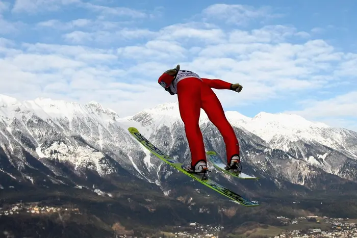 הפנטזיה הגדולה בצפייה ביורוספורט: לטוס עם "אייר קטאר" לזאקופנה, ולצפות באליפות קפיצות סקי