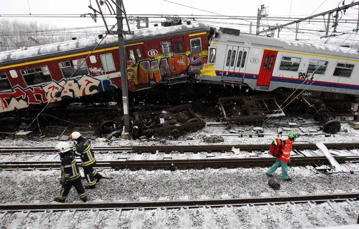 לפחות 20 הרוגים בהתנגשות רכבות נוסעים סמוך לבריסל