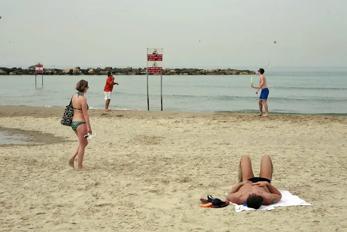 חוף הים בתל אביב פברואר 2010