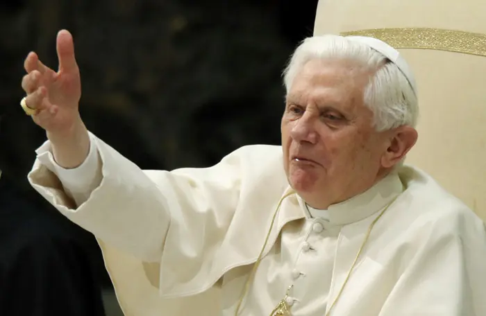 "אנו מפצירים בך לגלות סבלנות בנוגע לפיוס ה-12". האפיפיור בנדיקטוס ה-16