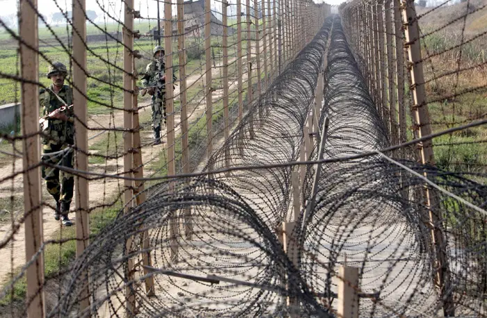 חיילים הודים בקשמיר על גבול פקיסטן