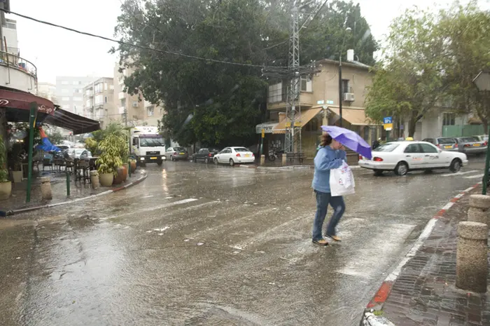 תושבי קיבוץ ברור חיל מדווחים על גשם חזק מלווה בסופות רעמים